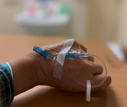 抗癌3年再住院！女星吳忻熹發燒入院曝病況　寫下6字心聲「與癌共存」