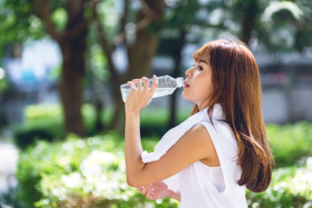 夏季高溫警訊：水分攝取不足易致泌尿道感染與結石