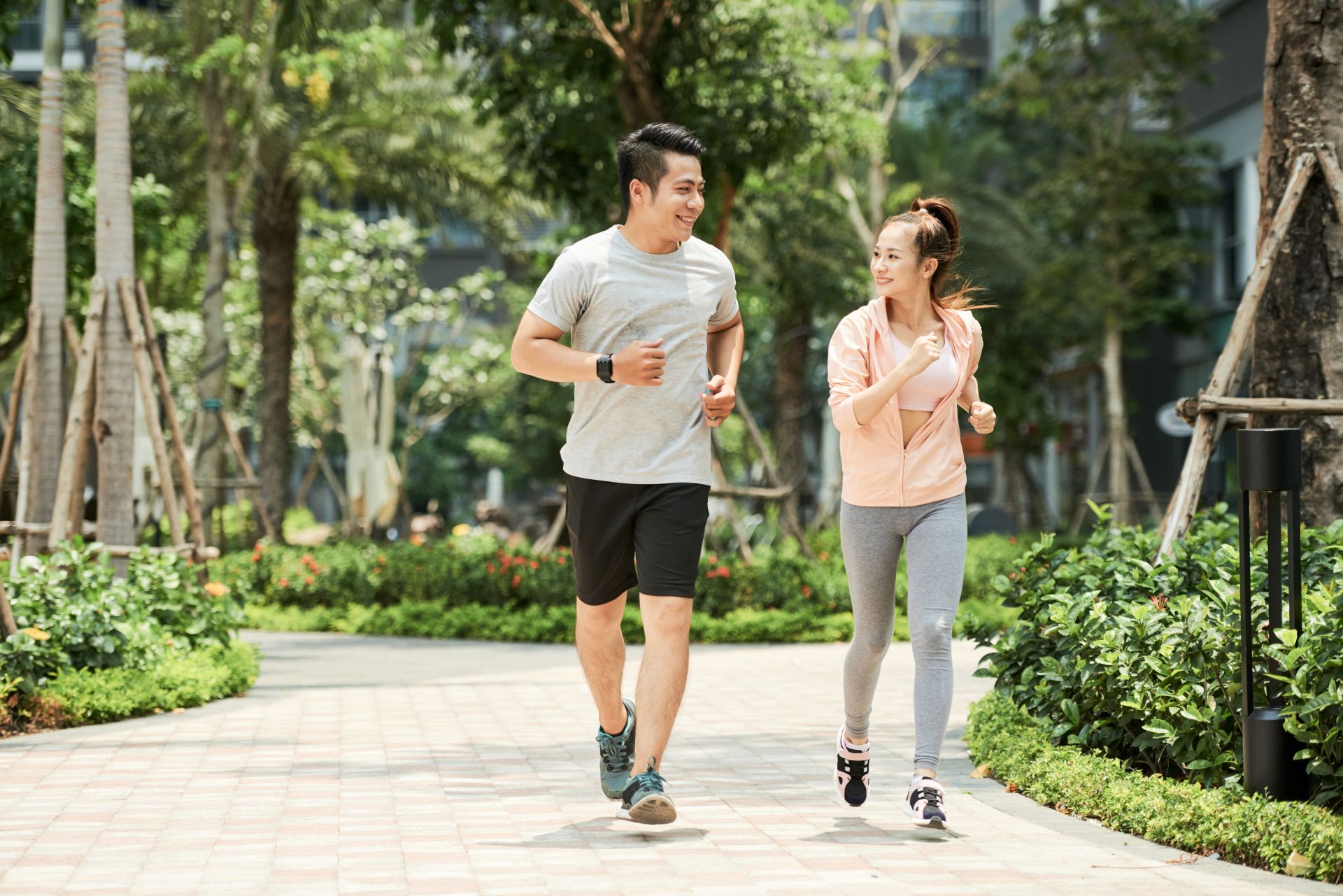 Couple jogging park (1)