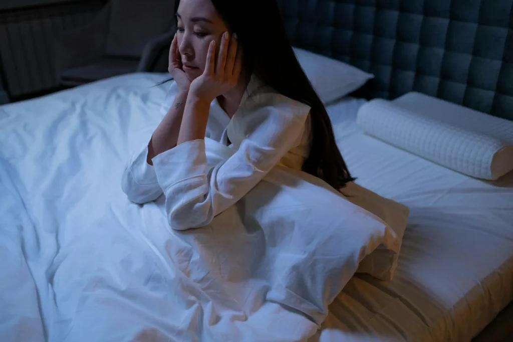 熬夜容易變胖是真的！研究揭睡眠不足讓你每天多吃500大卡