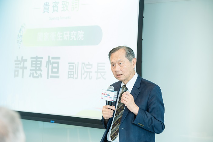 國家衛生研究院副院長許惠恒現場照片。(圖/台灣拜耳提供)