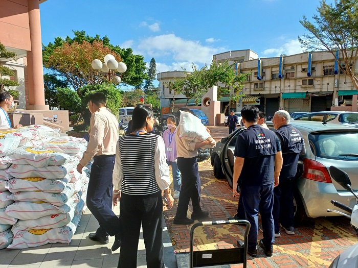 白米將由各里辦公處協助後續發放,使物資更快速有效地送達真正需要的家庭,落實「社區共善、里鄰相助」精神。
(清水區公所提供)