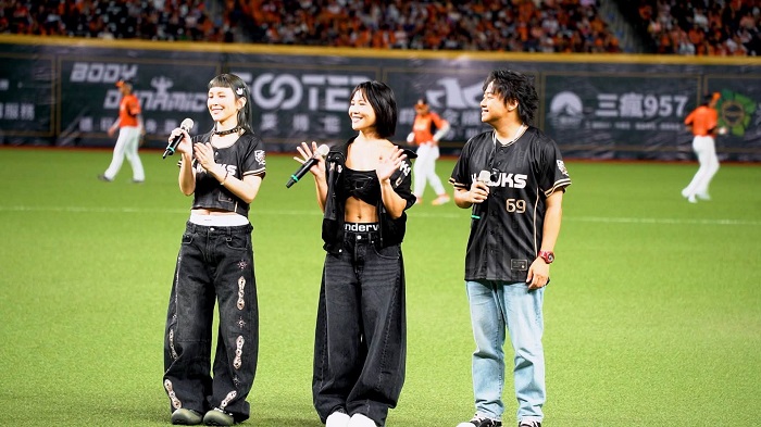 魏如昀、梁文音、賴銘偉三個星光二班同學在臺北大巨蛋合體。（大溪鳳山寺廣澤宮提供）