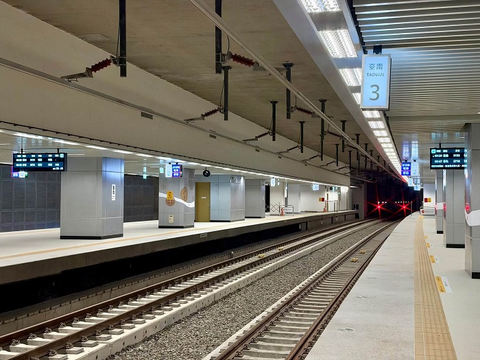 新臺南車站採地下化設計,整合行車控制、中央監控、隧道通風及消防等系統,提升營運安全及應變效能。(取自台南式 Tainan Style臉書)