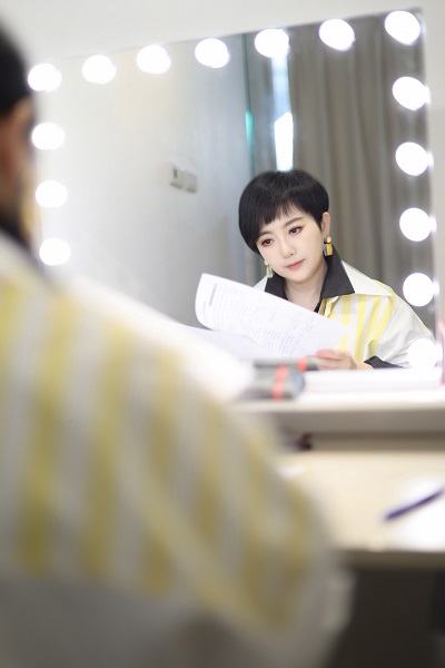 面對近日震驚演藝圈的表妹郭靜純離婚消息,周思潔也首度發聲,溫情喊話盼外界給予祝福。(圖:萊格悠國際文化有限公司)